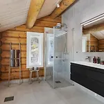 Scenic Cabin, 30 Mins From Airport Хурдал