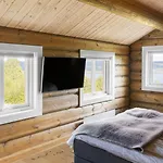 Scenic Cabin, 30 Mins From Airport Шале