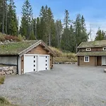 Scenic Cabin, 30 Mins From Airport Шале Хурдал