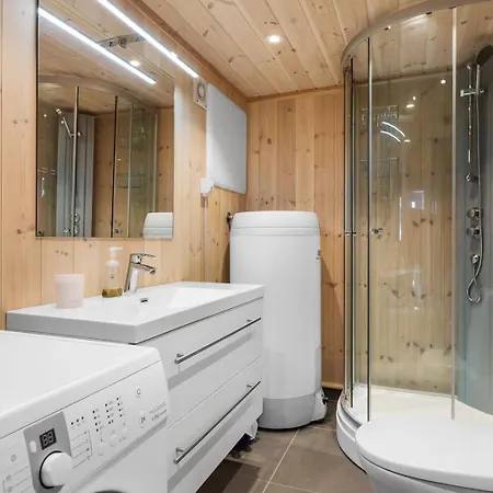 Scenic Cabin, 30 Mins From Airport Chalet