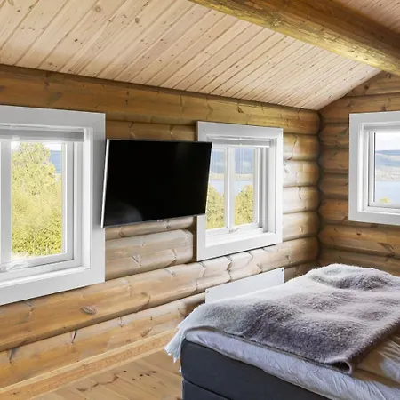 Scenic Cabin, 30 Mins From Airport Chalet